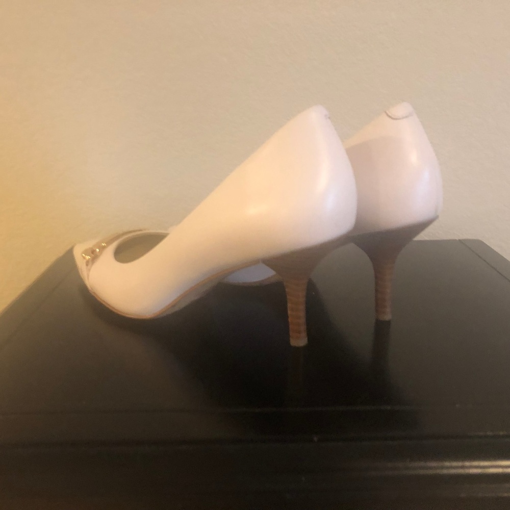 High Heels - Picture 2 of 3